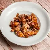 Grilovaná spicy BBQ křídla