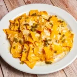 Nachos se sýrem